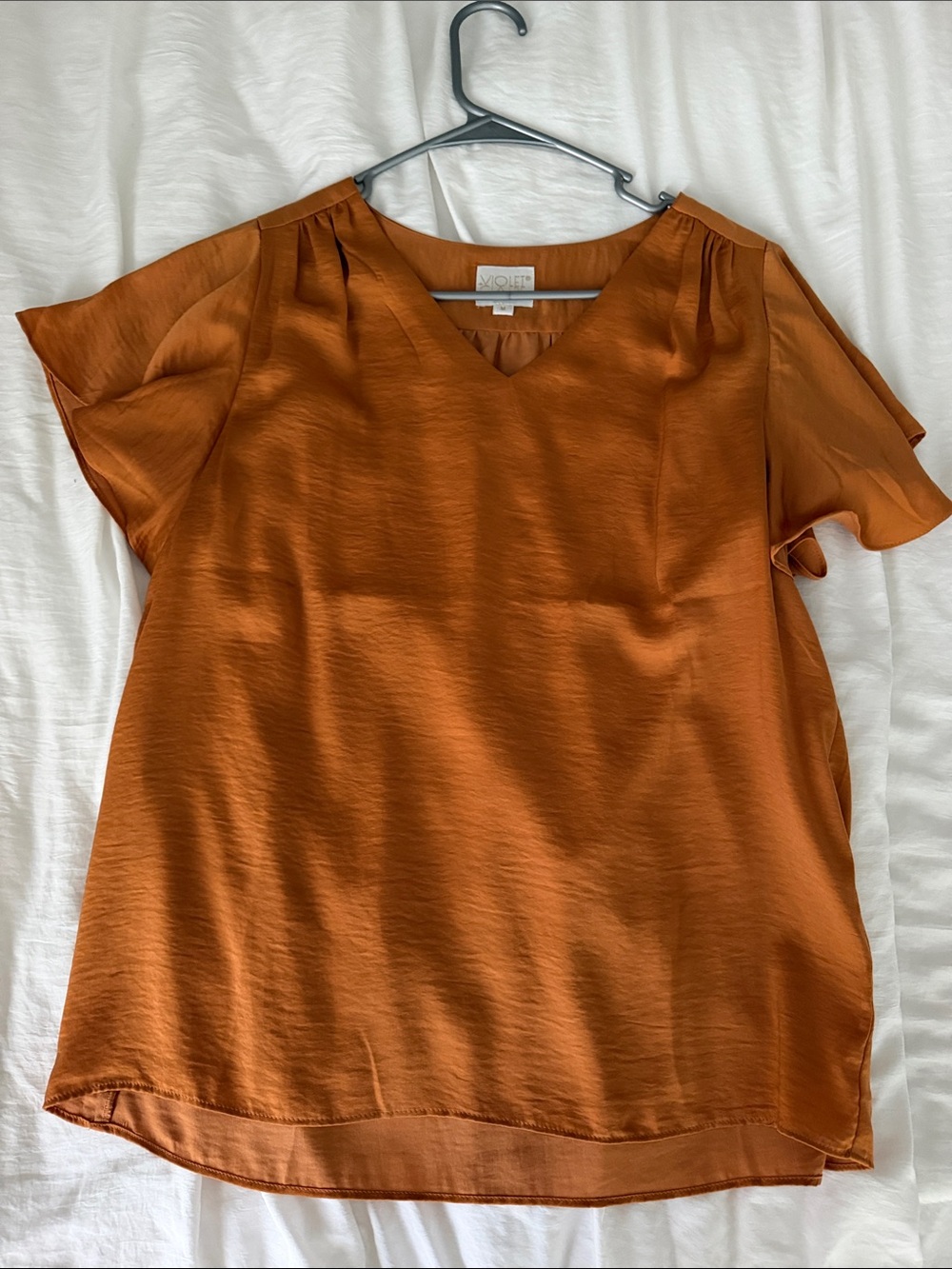 Violet & Claire Rust Orange V-Neck Flutter Sleeve Blouse